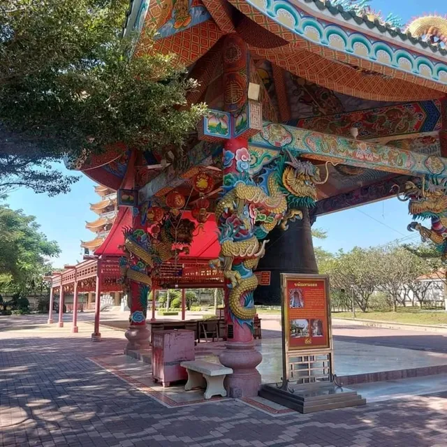 สักการะ ศาลเจ้าพ่อหลักเมือง สุพรรณบุรี