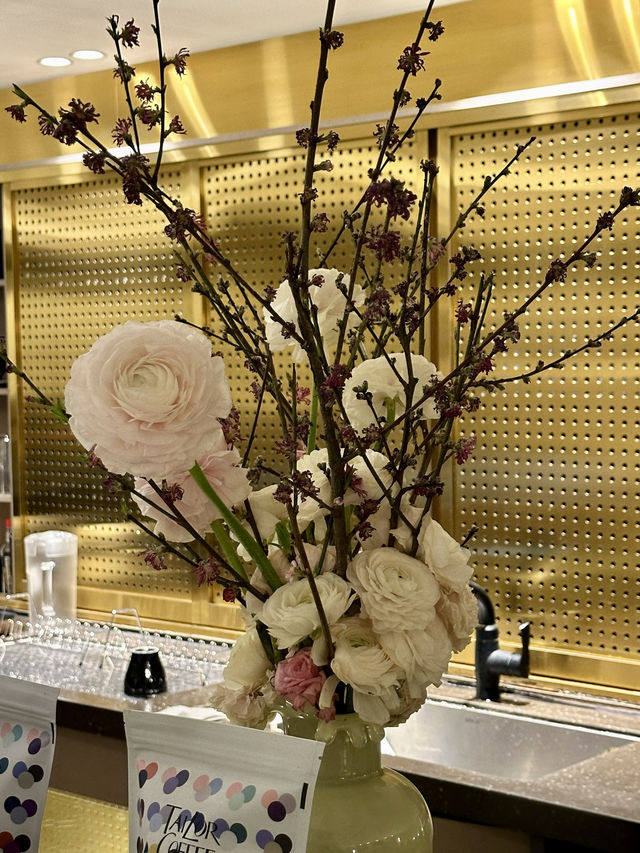 스타일리쉬한 인테리어와 함께하는 🌷 신사동 실내데이트 카페투어 추천🌟