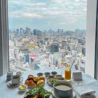 「大阪夢幻樂土，Centara Grand Hotel口碑絕佳」