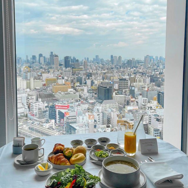 「大阪夢幻樂土，Centara Grand Hotel口碑絕佳」