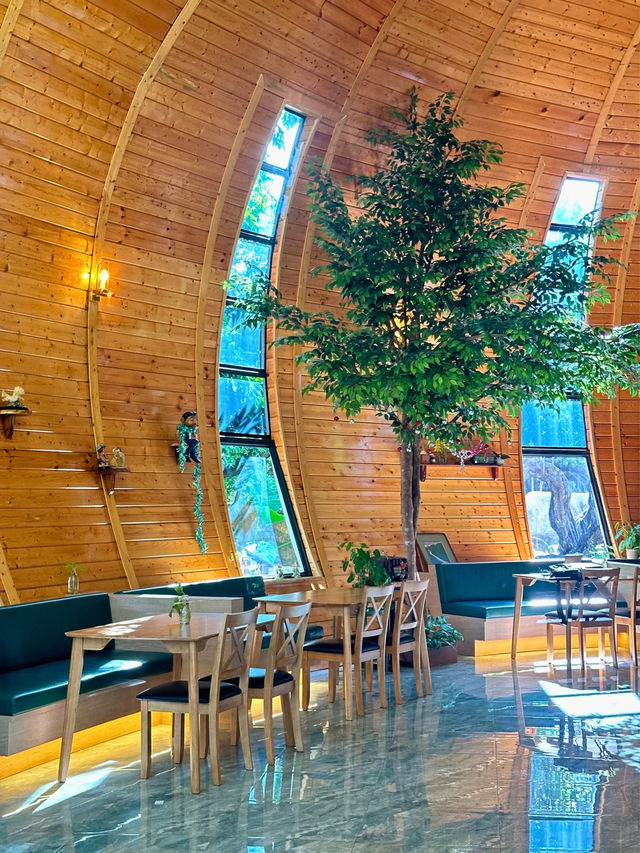 คาเฟ่ที่เกินความคาดหมาย The Gardener Cafe