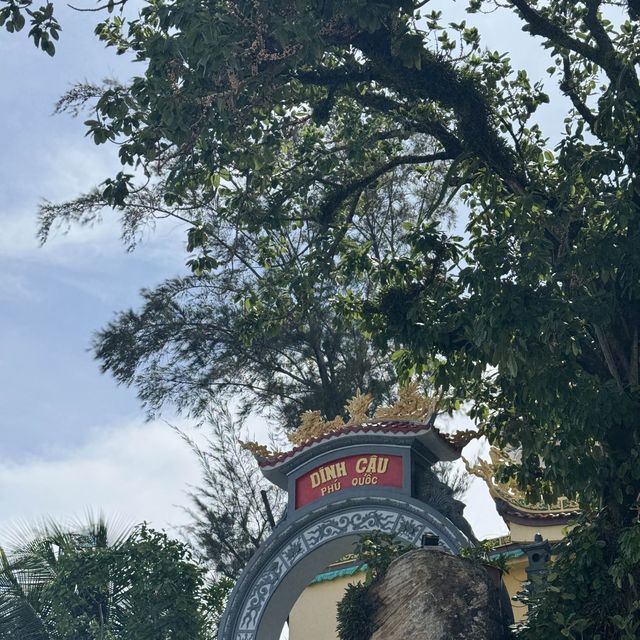 베트남 푸꾸옥 가볼만한 곳 - 진꺼우 사원 DINH CAU TEMPLE