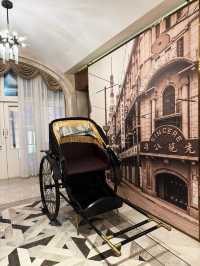 🏢 Modern Hotel in Old Building 