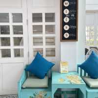 คาเฟ่ของผู้รักการอ่าน Book Addicts cafe and more