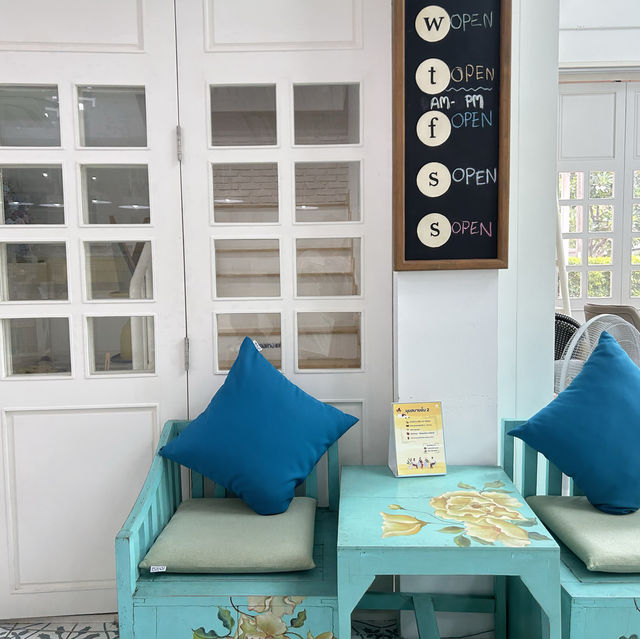 คาเฟ่ของผู้รักการอ่าน Book Addicts cafe and more