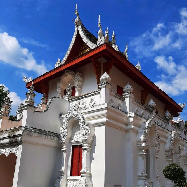 วัดประตูป่อง โบราณสถานแห่งเขลางค์นคร