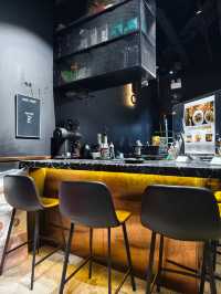 旺角暗黑風裝修cafe