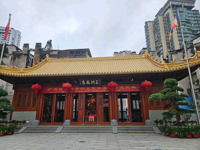 廣州鬧市中的莊嚴大佛寺