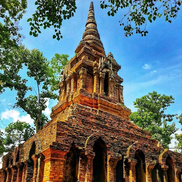 วัดป่าสัก ชมเจดีย์ทรงปราสาทแบบล้านนา