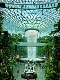【新加坡】星耀樟宜Jewel：樟宜機場的人造奇觀，最大的室內瀑布