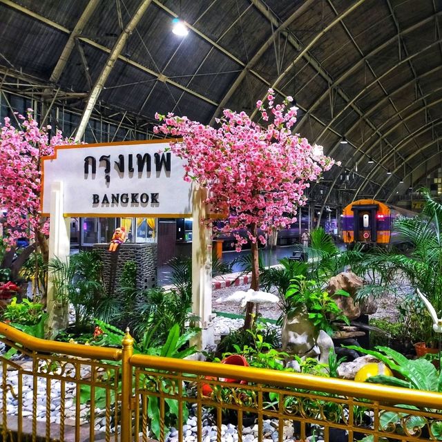 นั่งรถไฟเที่ยวกลางกรุงย่านเยาวราช