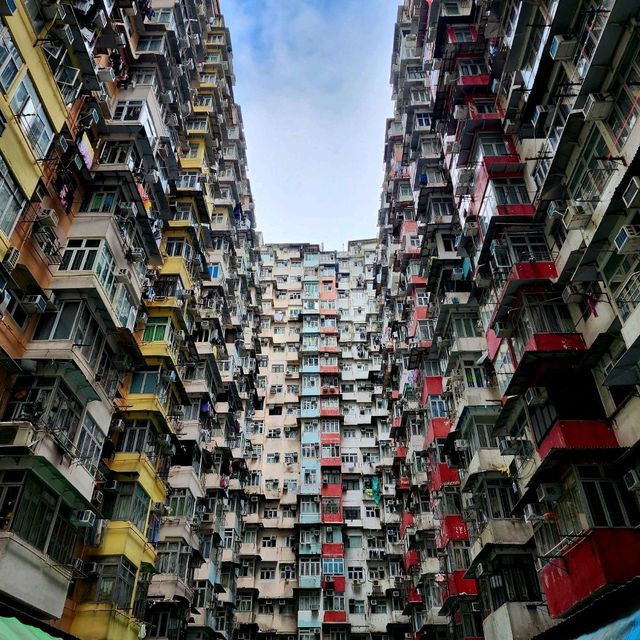 홍콩... 찐 레트로... 걷기만 해도 80년대 영화 주인공이 되는 곳.