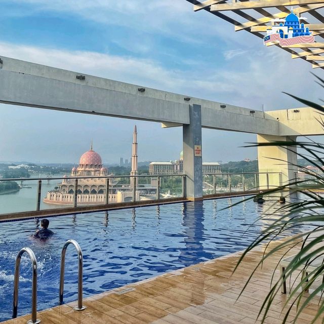 🇲🇾 Endless Horizons: The Infinity Pool at Zenith Hotel Putrajaya