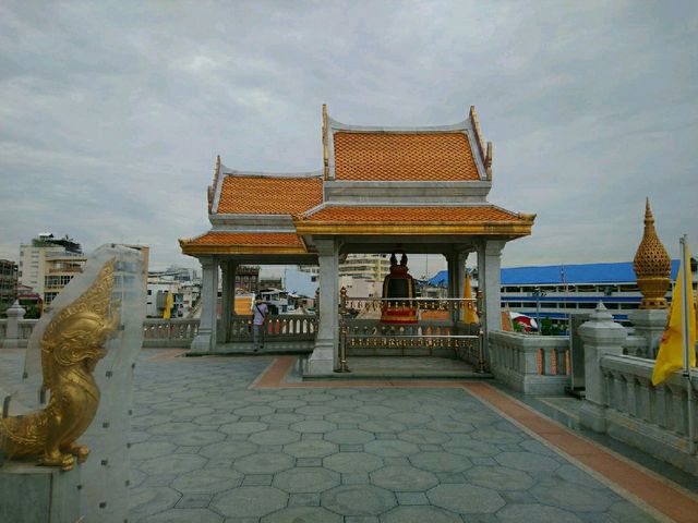 พระมหามณฑป วัดไตรมิตร