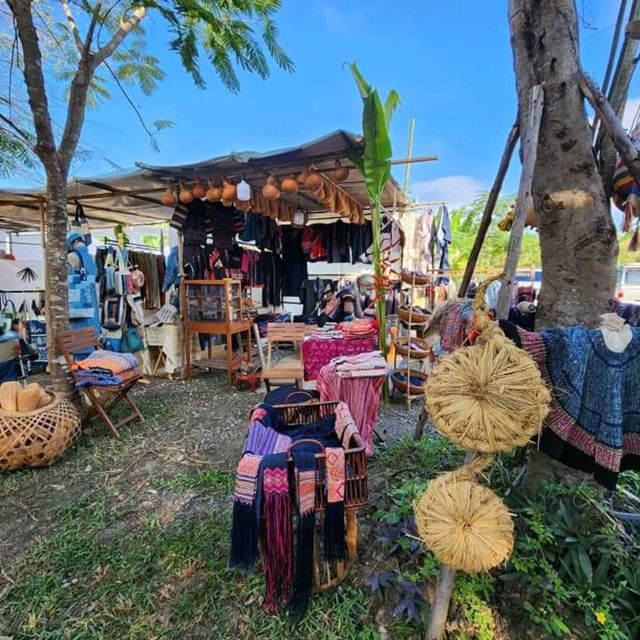 ตลาดฉำฉา : กาดชุมชนโหล่งฮิมคาว สันกำแพง เชียงใหม่