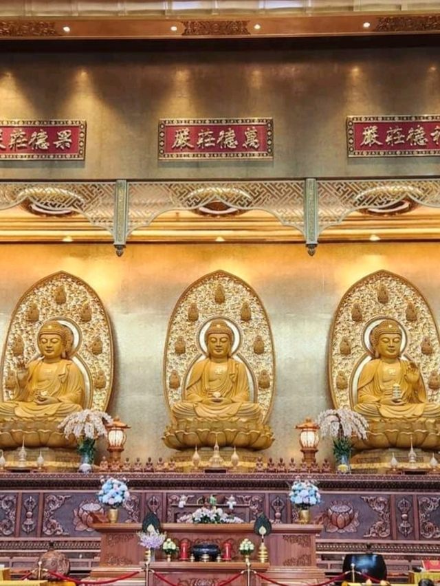 ชมสถาปัตยกรรมจีนที่วัดฝอกวงซัน