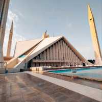 A MOSQUE WITH CONTEMPORARY ARCHITECTURE.