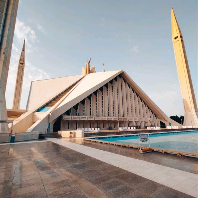 A MOSQUE WITH CONTEMPORARY ARCHITECTURE.