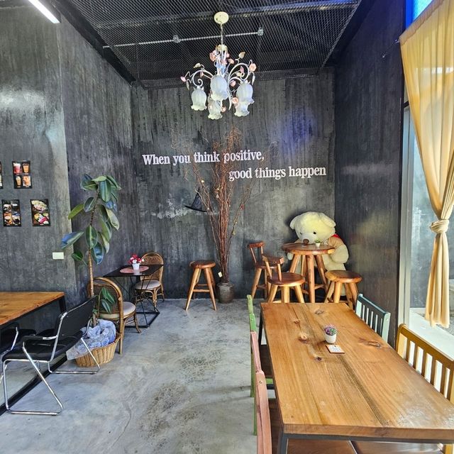 ร้านคาเฟ่แลนด์ดิ้งเดอ   ชุมพร