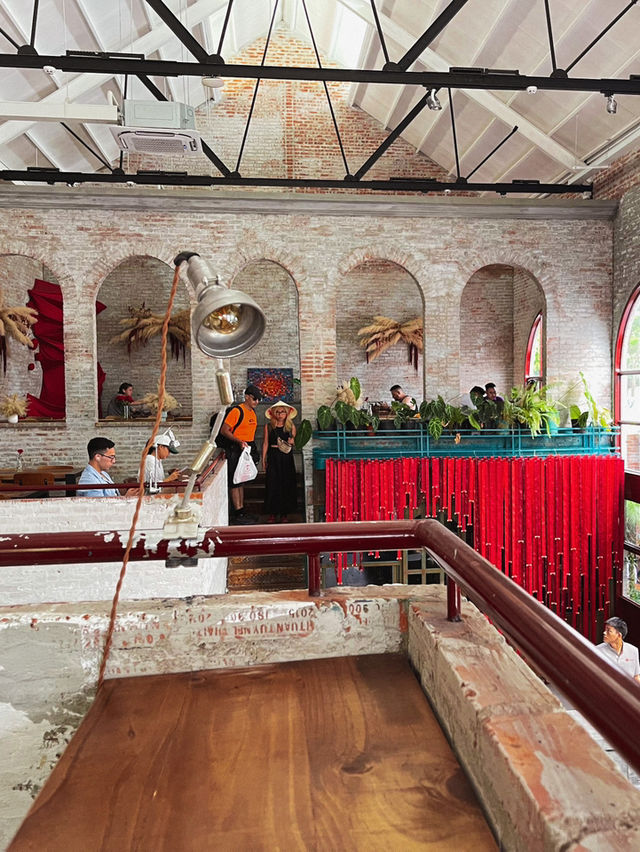 คาเฟ่ดานังสุดเก๋ในสไตล์ Industrial Loft