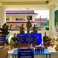 สักการะสิ่งศักดิ์สิทธิ์วัดราษฎร์ศรัทธา