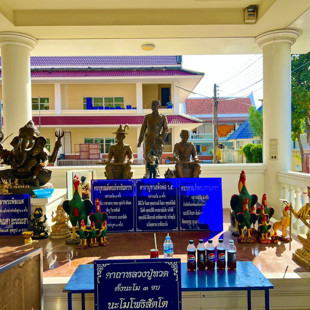 สักการะสิ่งศักดิ์สิทธิ์วัดราษฎร์ศรัทธา