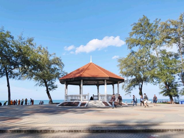 หาดสมิหลา หาดทรายขาวๆ อำเภอเมืองสงขลา