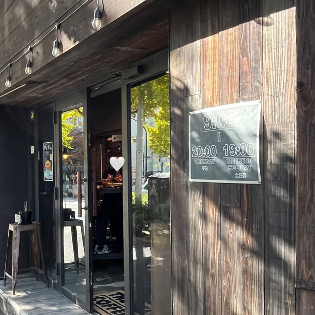 하라주쿠 주변 카페 추천 𝐓𝐡𝐞 𝐃𝐞𝐜𝐤 𝐂𝐨𝐟𝐟𝐞𝐞 & 𝐏𝐢𝐞☕️