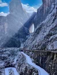 Winter is Coming to Zhangjiajie: The Ultimate Snowy Adventure You Didn’t Know You Needed ❄️