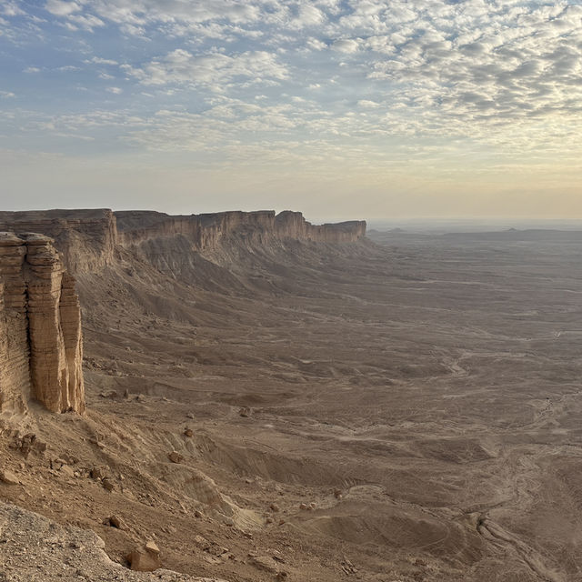 【中東砂漠の大絶景を一望】サウジアラビア Edge of the world
