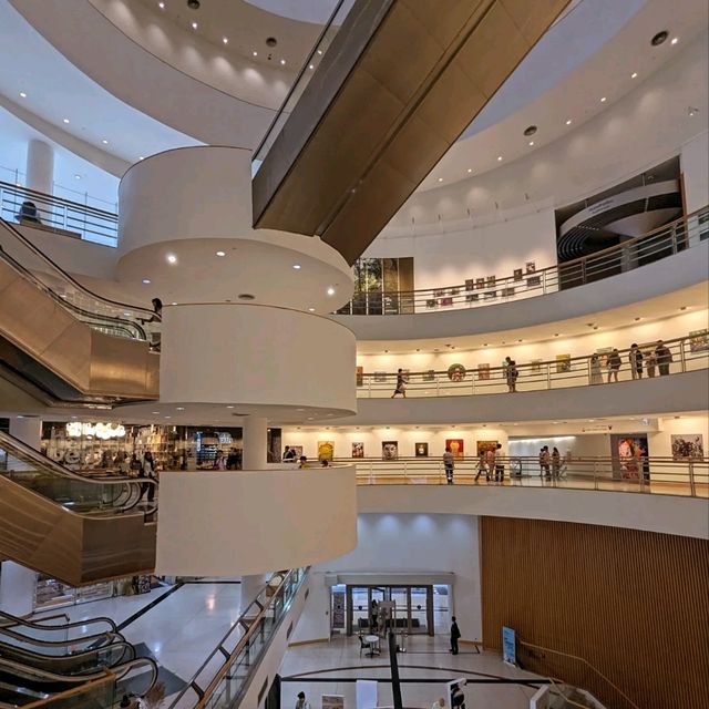 美麗的圓型球體建築：曼谷市立藝術文化中心