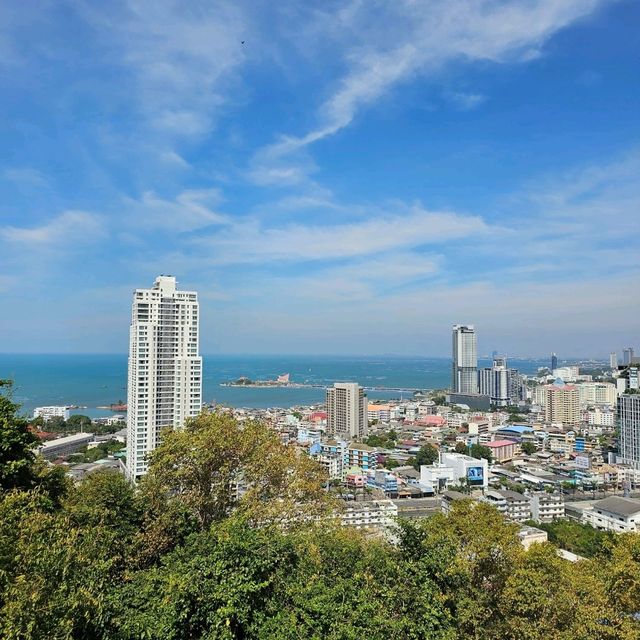 ไหว้พระ ทำบุญ ชมวิวเมืองศรีราชา 360° สวยงามมากๆ