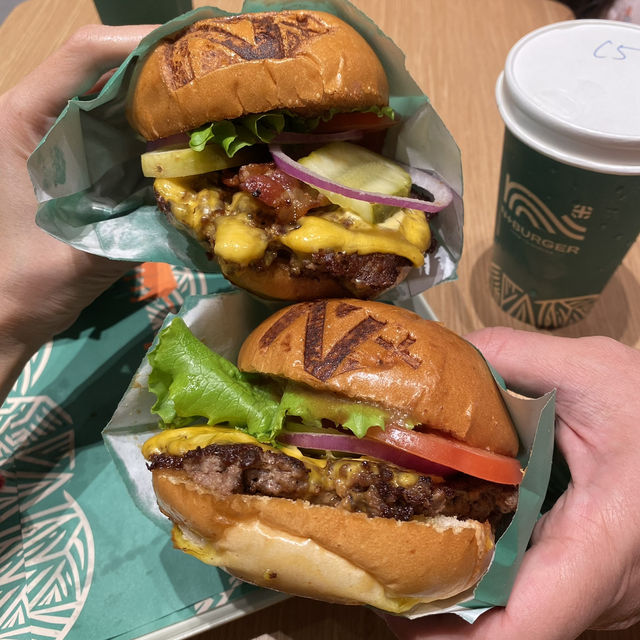 好似置身於啟德舊機場嘅漢堡包店🩷🍔