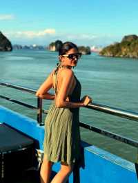 🌅 Enjoy an Awesome Sunset in Ha Long Bay! 🚢