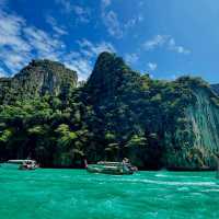 🌴 Phi Phi Island: A Slice of Paradise on Earth 🌊