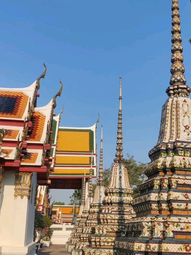 ✨ Wat Arun: The Temple of Dawn’s Majestic Beauty! 🌅🏯
