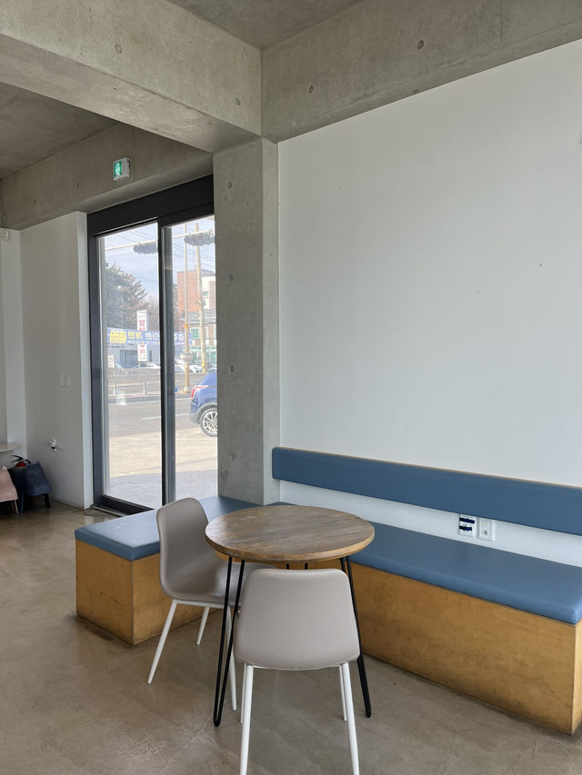 야외 오션뷰 테라스가 있는 경주 대형 베이커리 카페