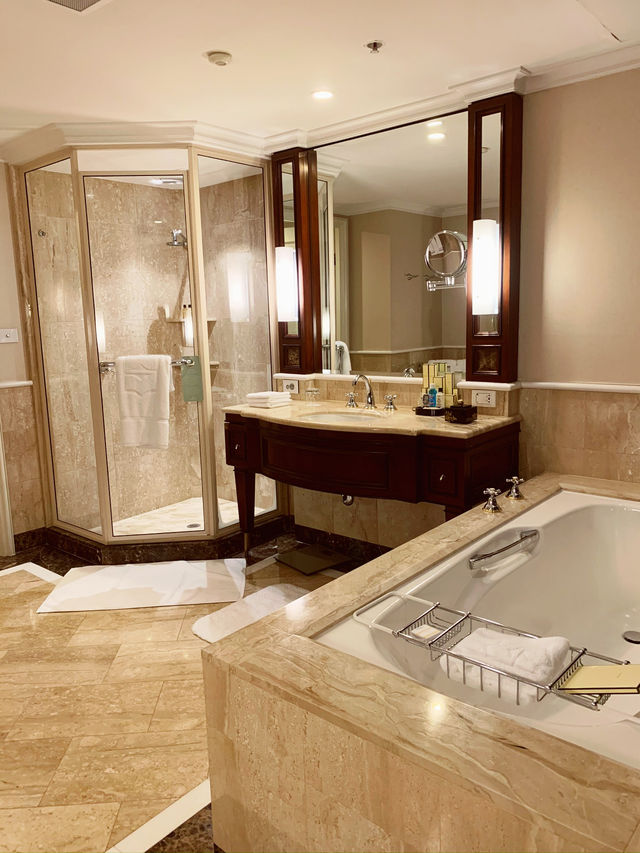 Shangri-La Sydney: Luxury with a Million-Dollar View