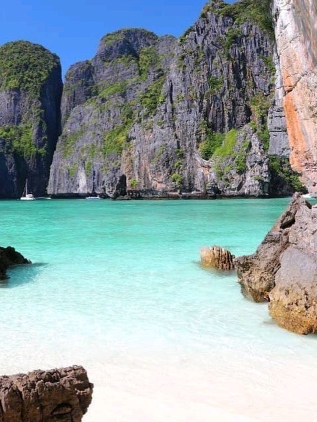 🏝️ Explore the Beauty of Phi Phi Islands! 🌊✨