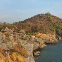 ที่พักริมทะเลสุดชิล วิวสวยสุดปัง ณ เกาะสีชัง🛖🌊