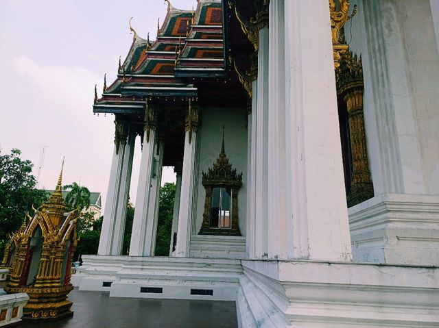 泰國曼谷湄南河畔著名皇家古跡寺廟景點：Wat Ratchaburana Ratchaworawihan 拉嘉布拉那寺，適合拍照📸打卡冥想
