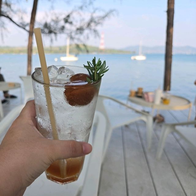 The PlayYard Cafe ฮีลอกฮีลใจ วันสบายๆริมทะเลภูเก็ต