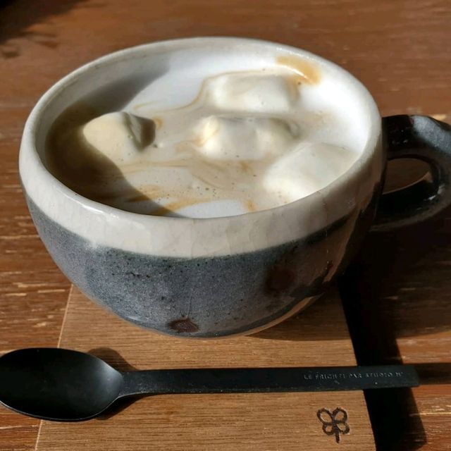 ドライフラワーや針金細工がかわいいお洒落カフェ