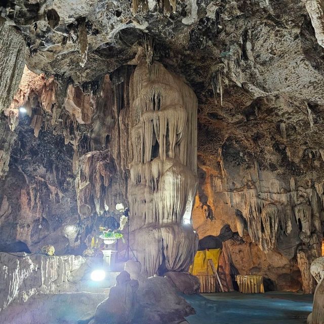 วัดถ้ำพุหว้า : วัดถ้ำสวยกลางป่าเขา