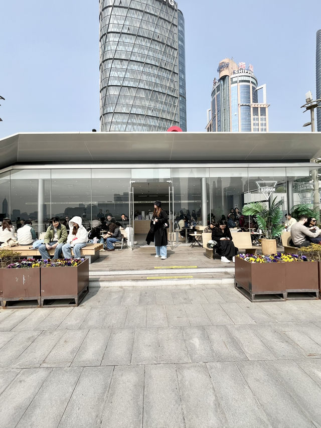 จิบกาแฟหอมพร้อมชมวิวสวยๆที่ Manner – North Bund