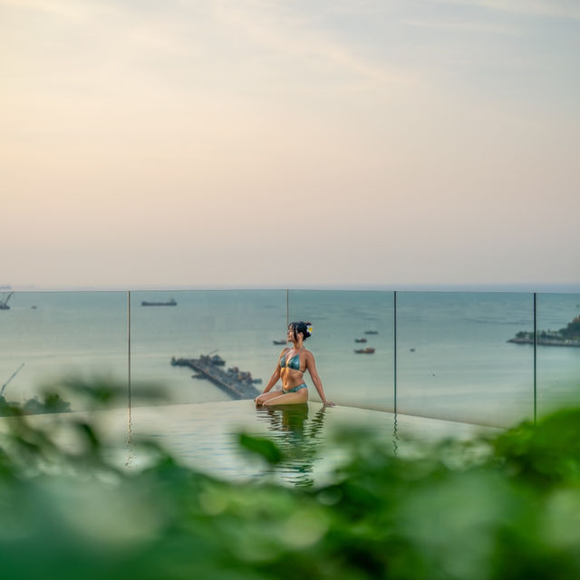 ที่พักกลางเมืองศรีราชา สระวิวสวยจึ้ง🌅