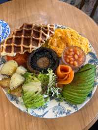  元朗人氣Café 💕 𝐁𝐫𝐚𝐯𝐚 𝐉𝐚𝐯𝐚 𝐂𝐨𝐟𝐟𝐞𝐞✨高質Brunch＋自家製巴斯克蛋糕😋