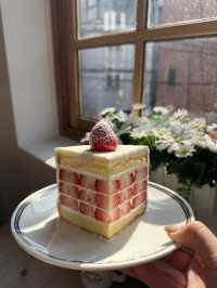 断面が美しすぎる！苺ケーキ🍓