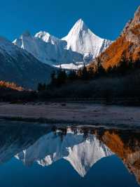 Discover and explore stunning landscapes at Daocheng Yading
