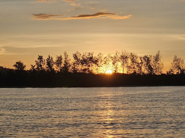 Dalit Beach: Tuaran’s Best-Kept Secret (Sandy Toes & Ocean Breeze!) 🌊🌴